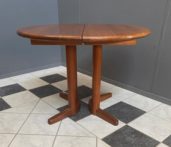 Image 1 of Teakhouten ronde of ovale eettafel jaren 60 By Design Handwerk Denemarken