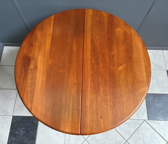 Image 1 of Teakhouten ronde of ovale eettafel jaren 60 By Design Handwerk Denemarken