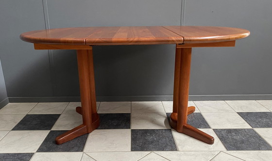 Image 1 of Teakhouten ronde of ovale eettafel jaren 60 By Design Handwerk Denemarken