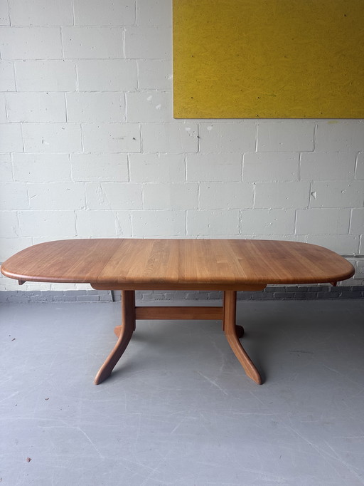 Vintage eettafel massief uitschuifbaar 