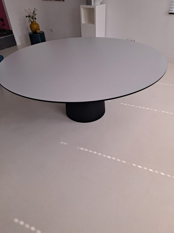 Image 1 of Moooi ronde tafel