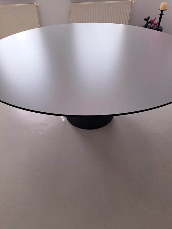 Image 1 of Moooi ronde tafel