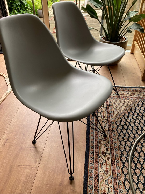 Image 1 of 2x Vitra Eames kunststof stoel