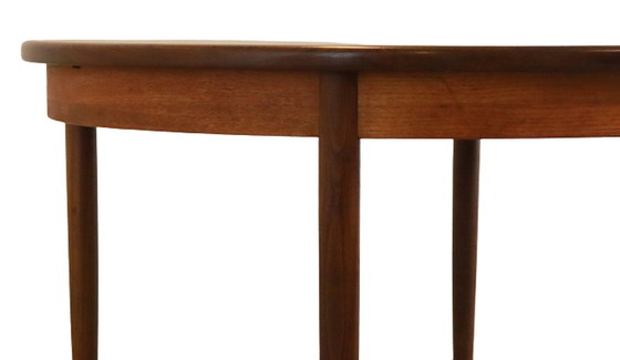 Image 1 of G-Plan eettafel rond verlengbaar vintage 'Breadsell'