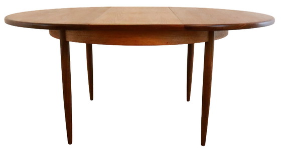 Image 1 of G-Plan eettafel rond verlengbaar vintage 'Breadsell'