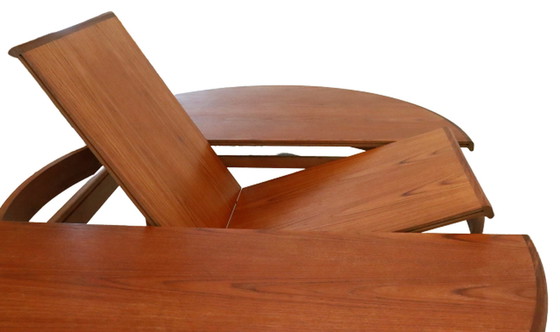 Image 1 of G-Plan eettafel rond verlengbaar vintage 'Breadsell'