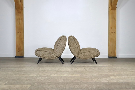 Image 1 of 2x Norman Bel Geddes Fauteuils in Hout en originele Wol stof