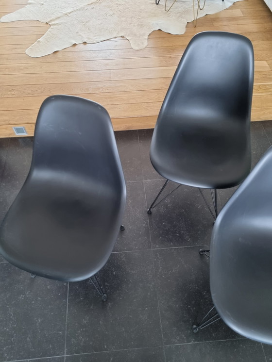 Image 1 of 6 Vitra Eames stoelen DSR set van zes