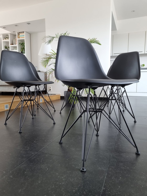 Image 1 of 6 Vitra Eames stoelen DSR set van zes