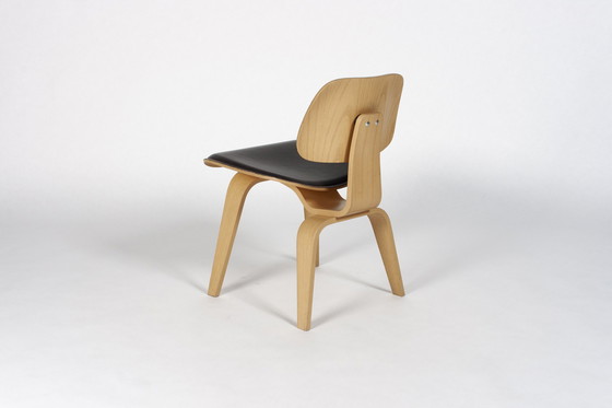 Image 1 of Vitra Plywood Group DCW (voorraad:15)