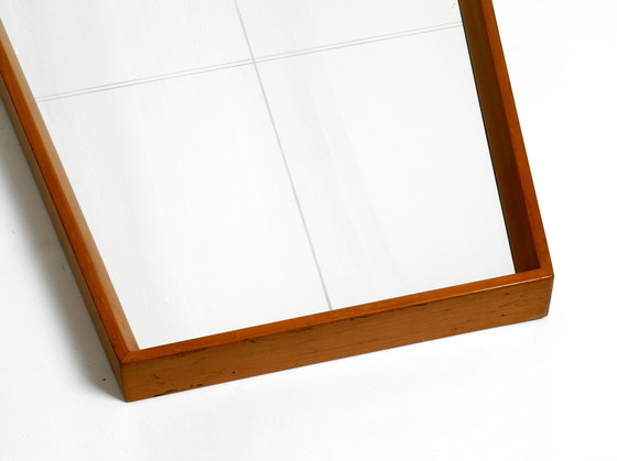 Image 1 of Mooie grote Mid Century wandspiegel in trapeziumvorm met een massief kersenhouten frame