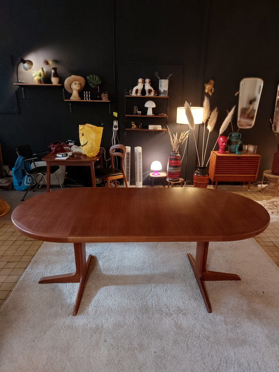 Image 1 of Deens design eettafel rond teak jaren 70 verlengbaar