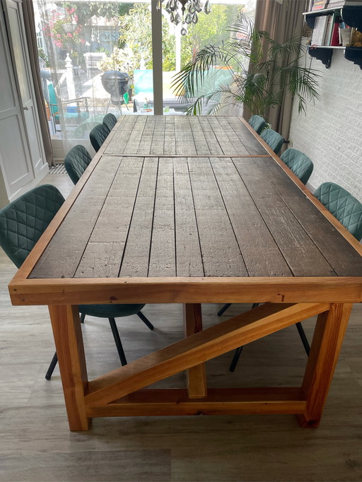 Landelijke grote eettafel