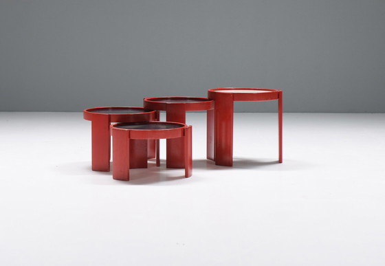 Image 1 of Prachtige Bijzettafels 780 in zeldzaam rood van Gianfranco Frattini voor Cassina Italië