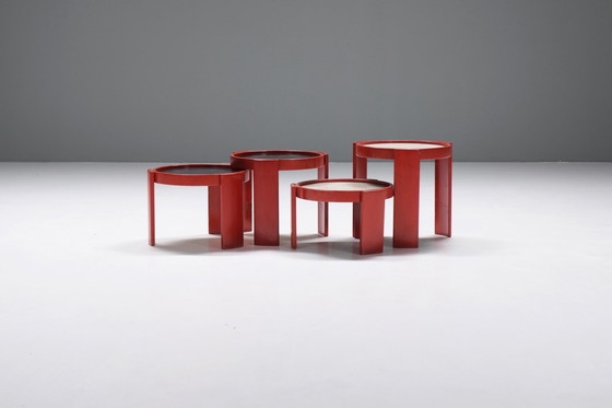 Image 1 of Prachtige Bijzettafels 780 in zeldzaam rood van Gianfranco Frattini voor Cassina Italië