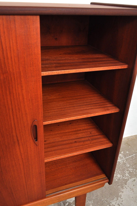 Image 1 of Deens dressoir teak