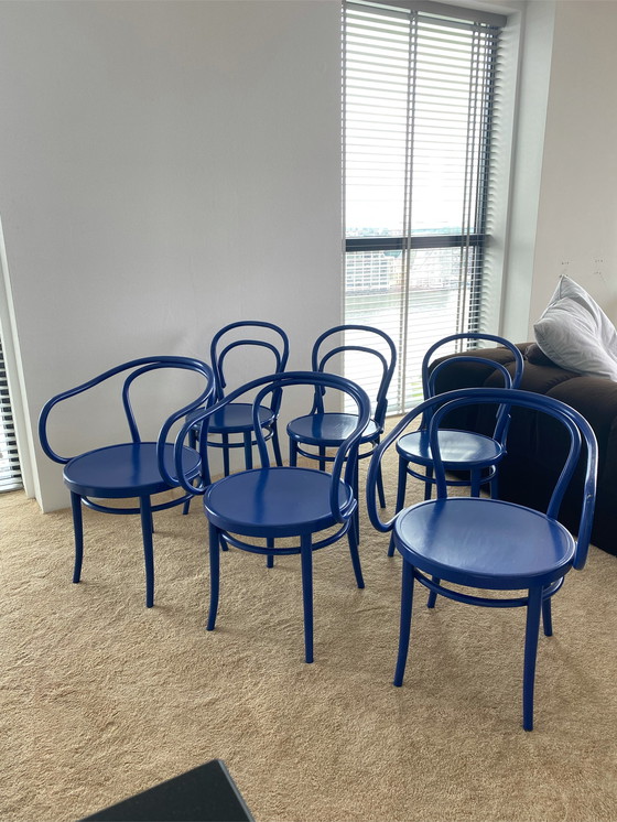 Image 1 of 6 blauwe Ton nr 14 stoelen