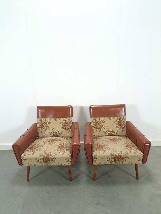 Image 1 of Fauteuils met bloemen bekleding en kunstleder