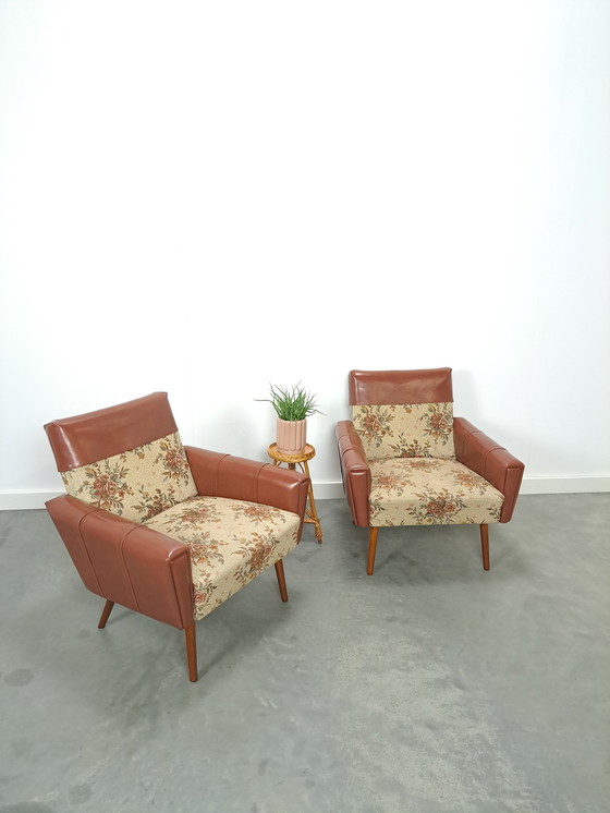 Image 1 of Fauteuils met bloemen bekleding en kunstleder