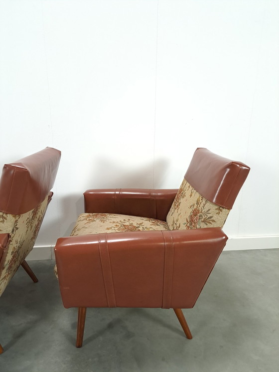 Image 1 of Fauteuils met bloemen bekleding en kunstleder