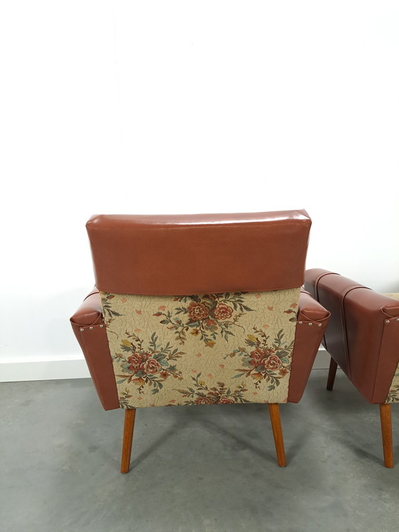 Image 1 of Fauteuils met bloemen bekleding en kunstleder