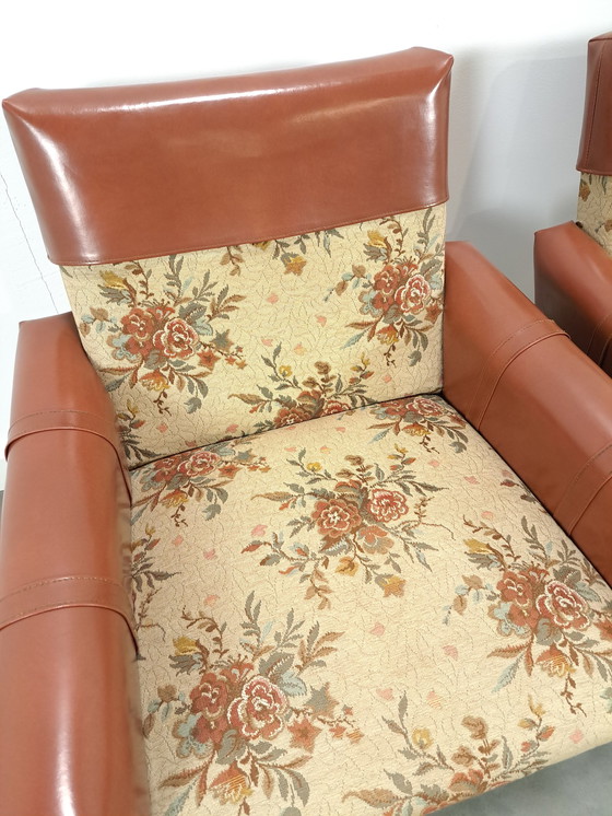 Image 1 of Fauteuils met bloemen bekleding en kunstleder