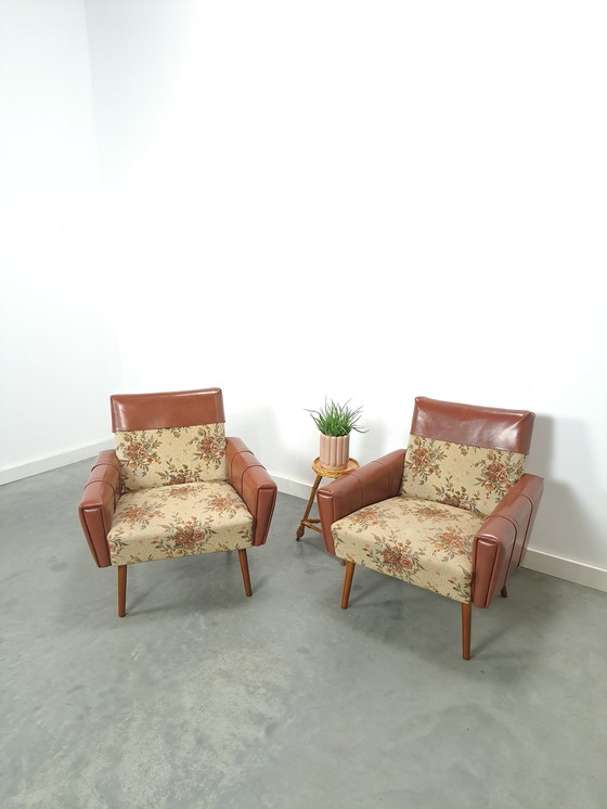 Image 1 of Fauteuils met bloemen bekleding en kunstleder