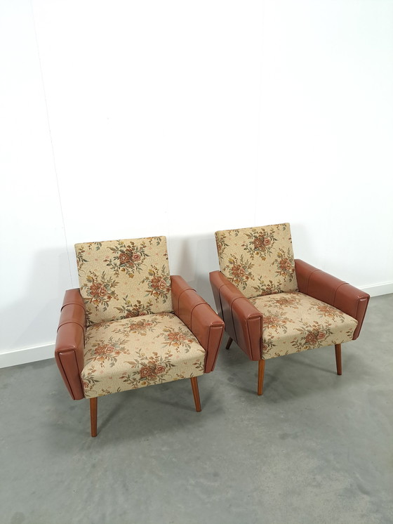 Image 1 of Fauteuils met bloemen bekleding en kunstleder