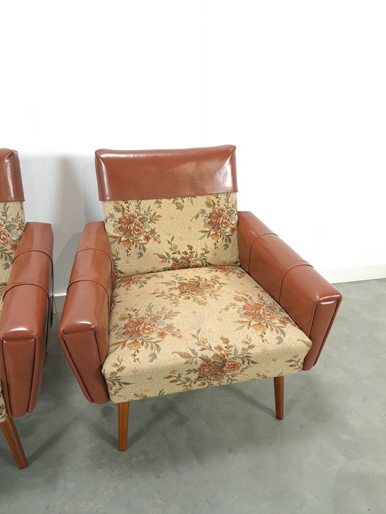 Image 1 of Fauteuils met bloemen bekleding en kunstleder