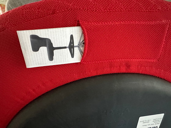 Image 1 of Vitra Pivot  design stoel 