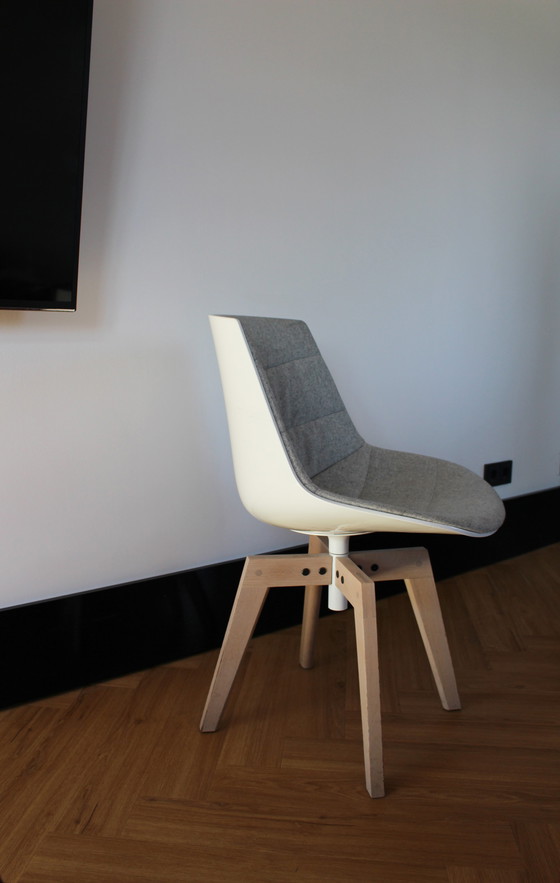 Image 1 of 8 x MDF Italia Flow Chair van Jean-Marie Massaud