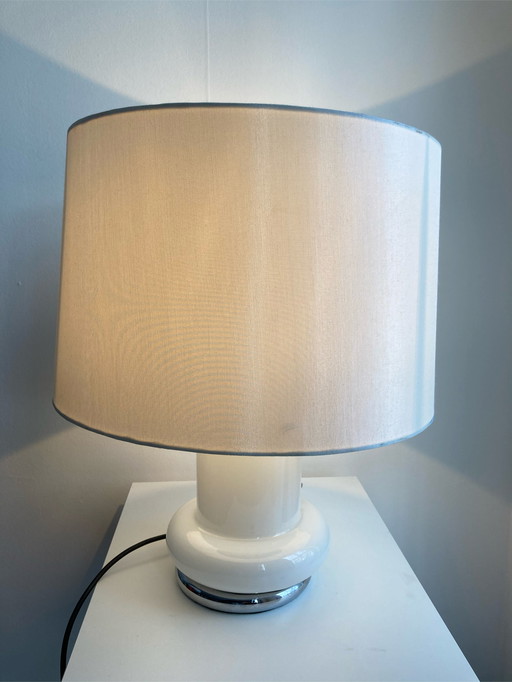 Glazen lamp met zilveren ring