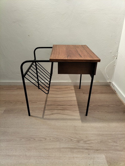 Vintage telefoon kastje krantenbak