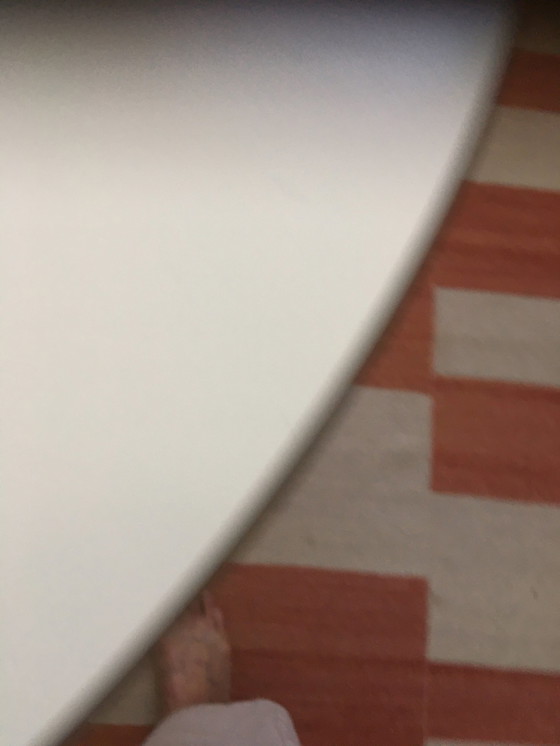 Image 1 of Herman Miller tafel