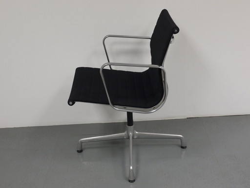 Vitra Eames EA 108