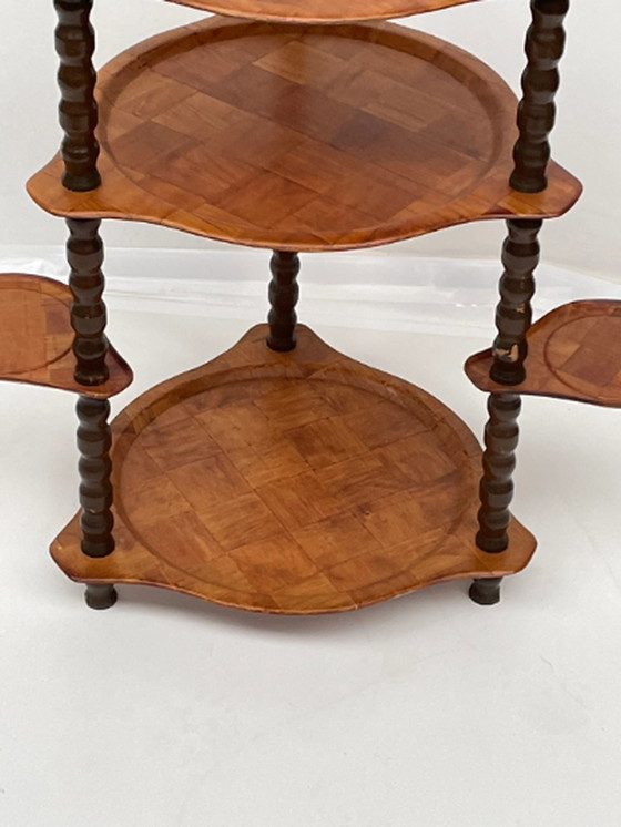 Image 1 of Vintage Scandinavisch - Taartstandaard / Etagaire / plantenstandaard - Verstelbare, uitgestoken planken en framewerk in klosstij