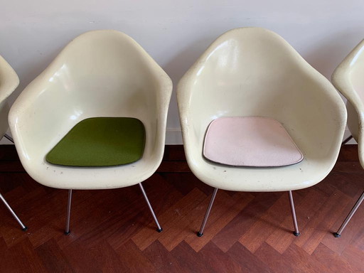 6x Eames DAX eetkamerstoelen