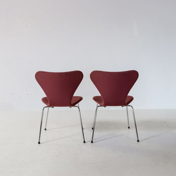 Image 1 of 2 x Fritz Hansen Butterfly stoelen