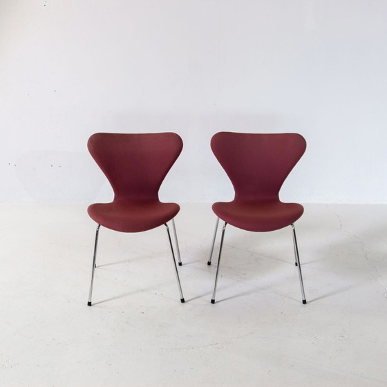 Image 1 of 2 x Fritz Hansen Butterfly stoelen