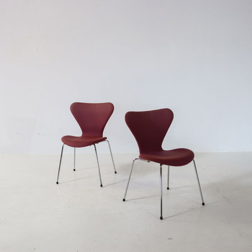 2 x Fritz Hansen Butterfly stoelen