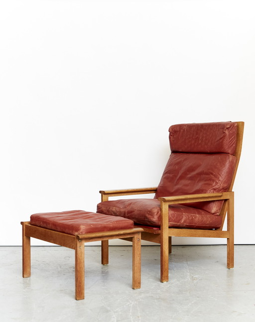 Illum Wikkelsø by Niels Eilersen"Capella" fauteuil & poef