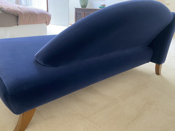 Image 1 of Jan des Bouvrie , donker blauw velvet chaise longue