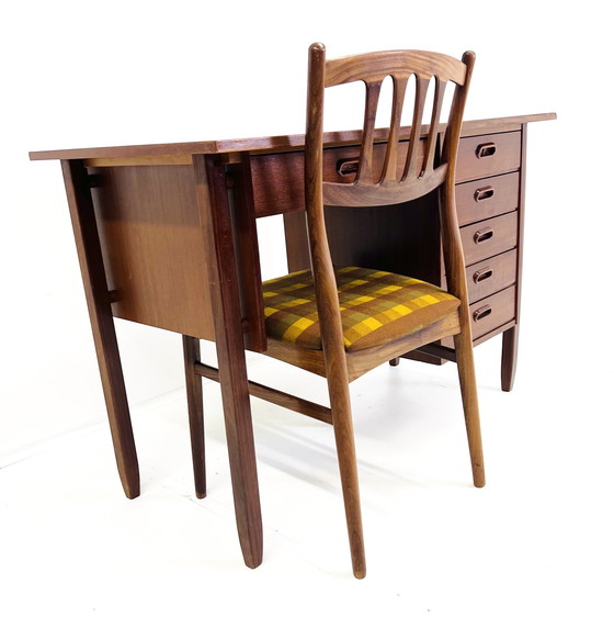 Image 1 of Vintage teakhouten bureau