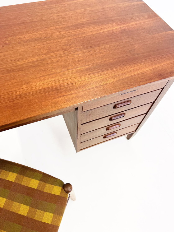 Image 1 of Vintage teakhouten bureau