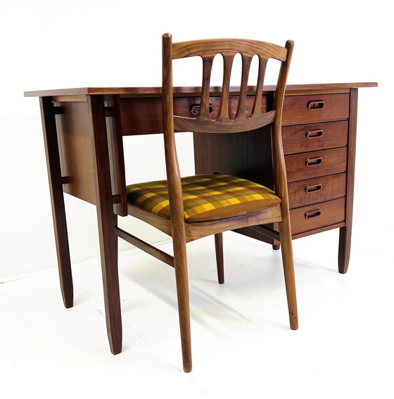 Image 1 of Vintage teakhouten bureau