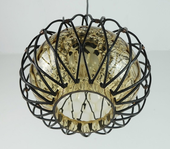 Image 1 of Hanglamp van rookglas uit het mid century 60 met metalen frame 