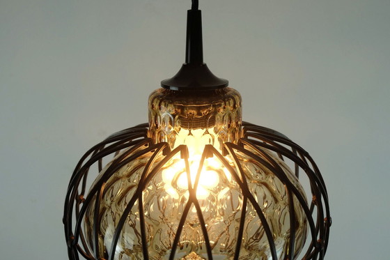 Image 1 of Hanglamp van rookglas uit het mid century 60 met metalen frame 