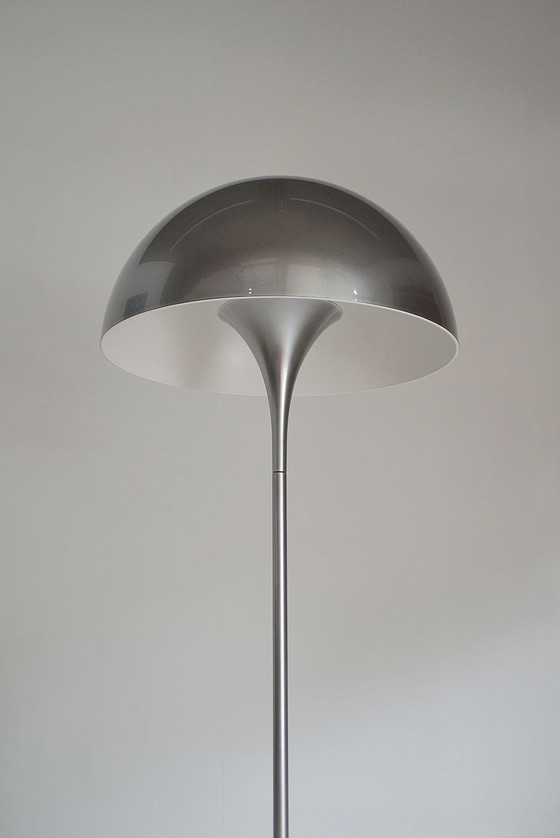 Image 1 of Verner Panton voor Louis Poulsen, Panthella vloerlamp, zeldzame versie