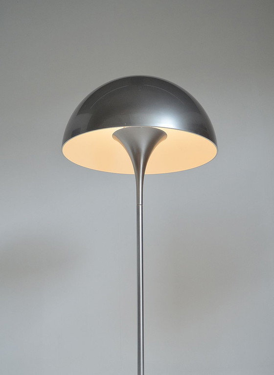 Image 1 of Verner Panton voor Louis Poulsen, Panthella vloerlamp, zeldzame versie