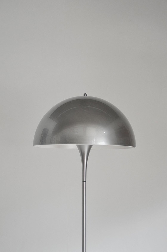 Image 1 of Verner Panton voor Louis Poulsen, Panthella vloerlamp, zeldzame versie